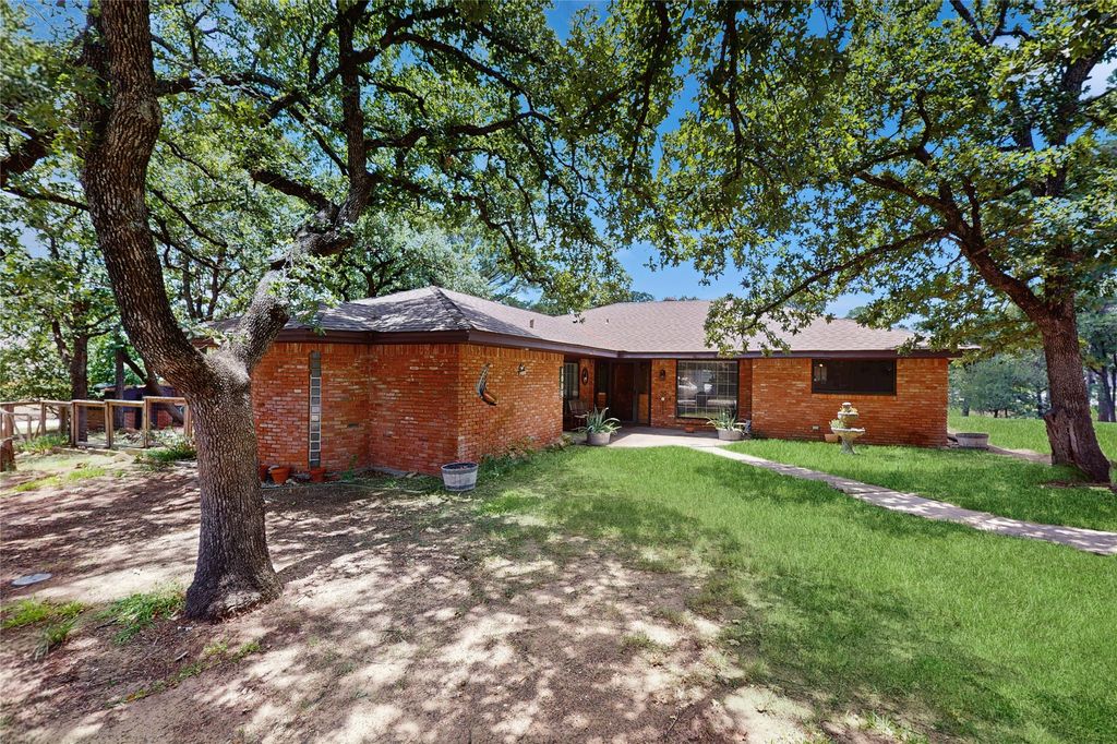 1004 League Road, Lewisville, TX 75067