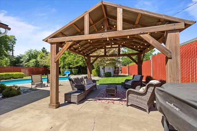 2019 George Washington Way, Richland, WA 99354