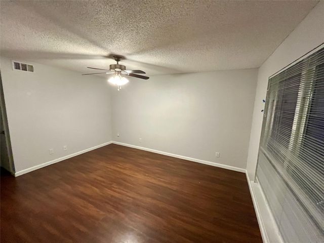 122 Hillside DR, Elgin, TX 78621