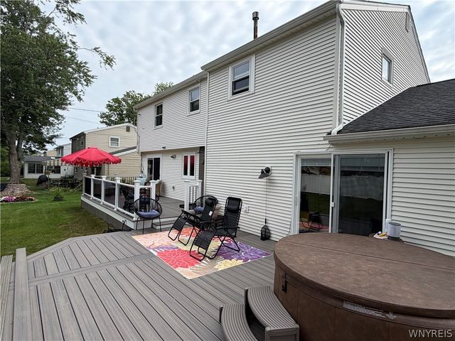 64 Meadow Run, Hamburg, NY 14075