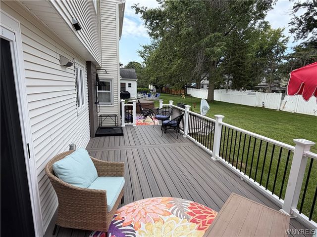 64 Meadow Run, Hamburg, NY 14075