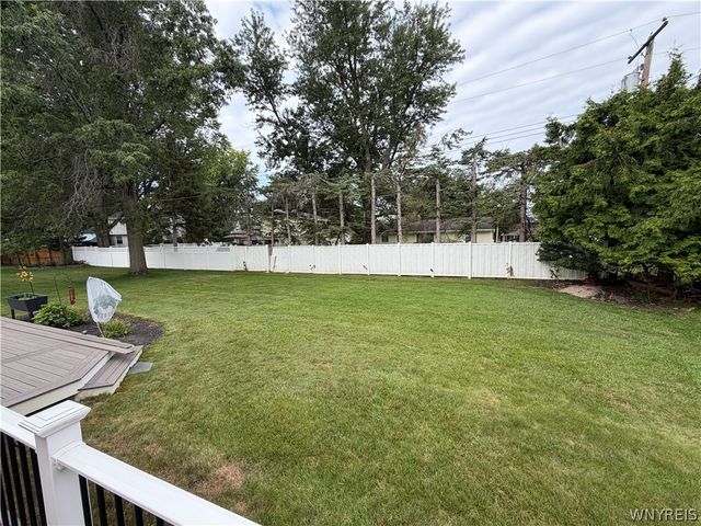 64 Meadow Run, Hamburg, NY 14075