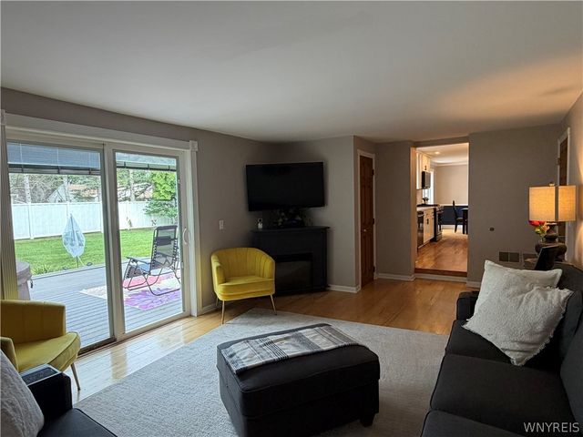 64 Meadow Run, Hamburg, NY 14075