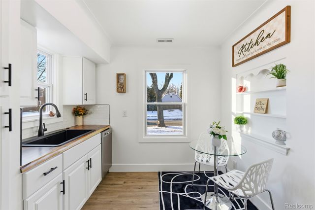 21625 Trombly Street, St. Clair Shores, MI 48080