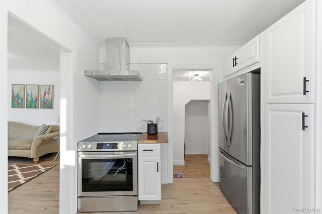 21625 Trombly Street, St. Clair Shores, MI 48080