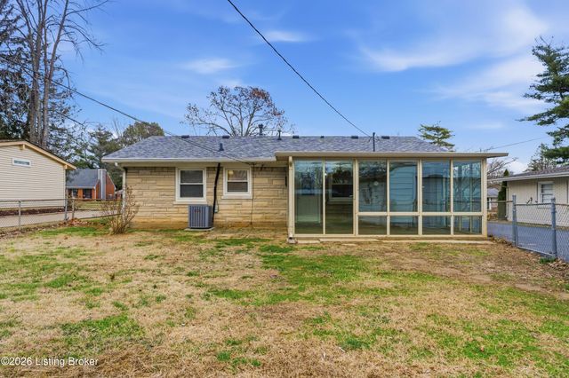 1904 Wickham Way, Louisville, KY 40223