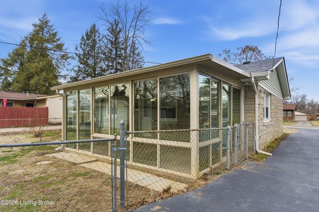 1904 Wickham Way, Louisville, KY 40223