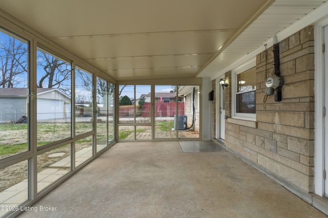 1904 Wickham Way, Louisville, KY 40223