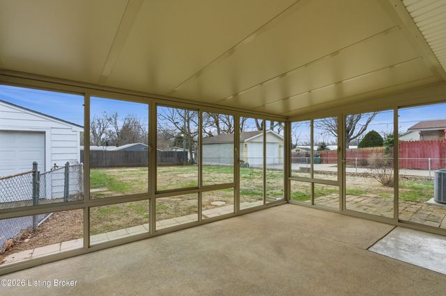 1904 Wickham Way, Louisville, KY 40223