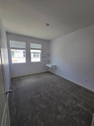 3257 Sunny Gate Ln, Folsom, CA 95630
