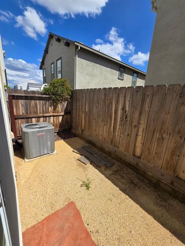 3257 Sunny Gate Ln, Folsom, CA 95630