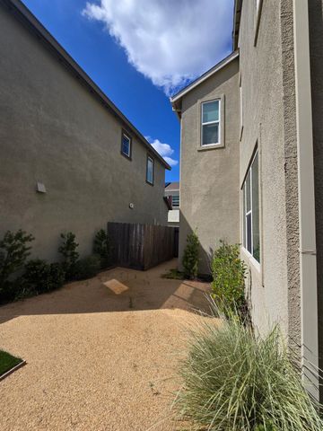 3257 Sunny Gate Ln, Folsom, CA 95630