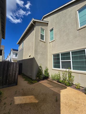 3257 Sunny Gate Ln, Folsom, CA 95630
