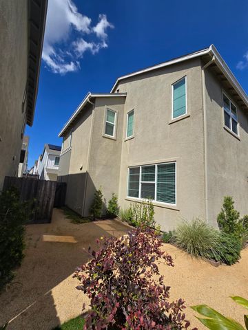 3257 Sunny Gate Ln, Folsom, CA 95630
