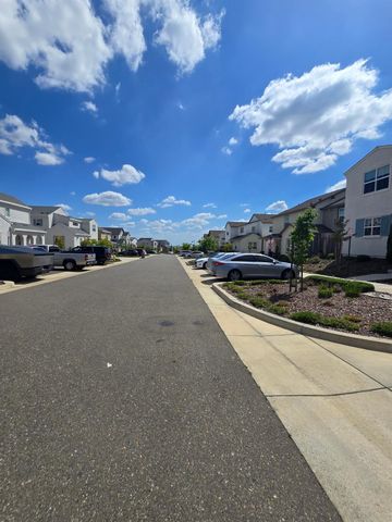 3257 Sunny Gate Ln, Folsom, CA 95630