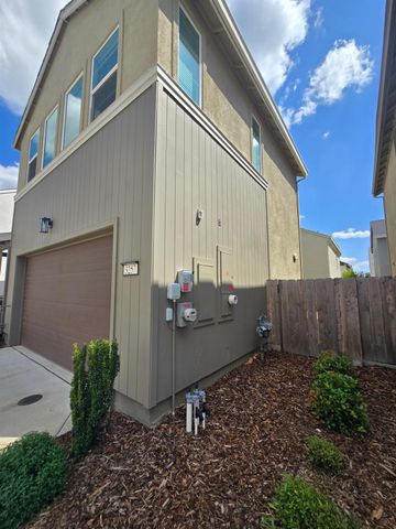 3257 Sunny Gate Ln, Folsom, CA 95630