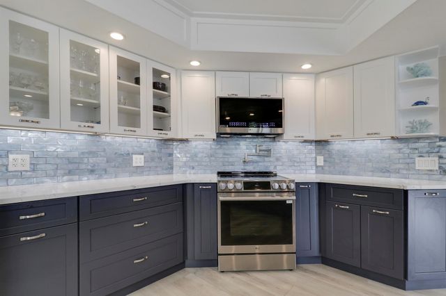 515 Bay Colony Drive N, Juno Beach, FL 33408