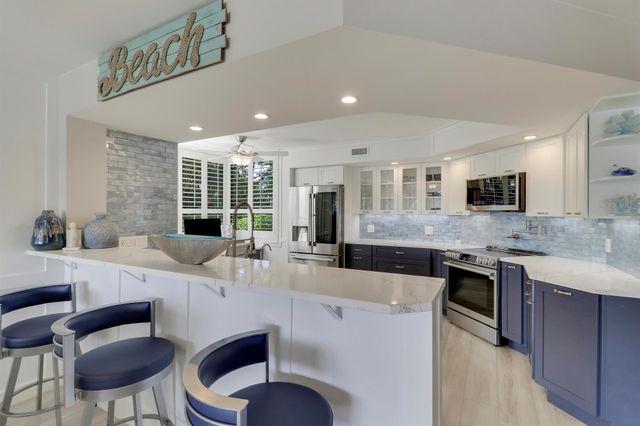 515 Bay Colony Drive N, Juno Beach, FL 33408