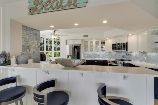 515 Bay Colony Drive N, Juno Beach, FL 33408