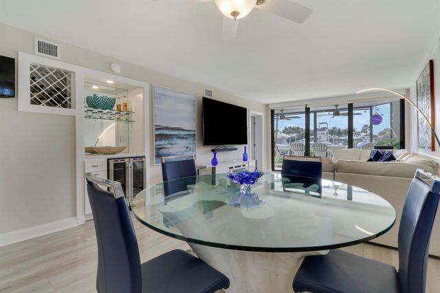 515 Bay Colony Drive N, Juno Beach, FL 33408