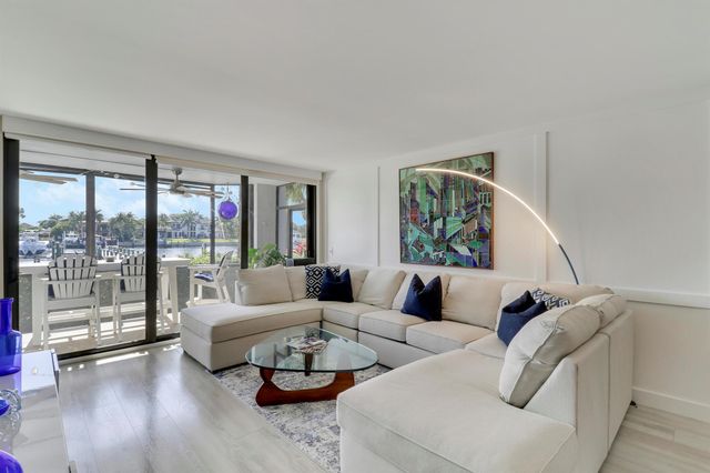 515 Bay Colony Drive N, Juno Beach, FL 33408