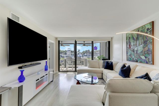 515 Bay Colony Drive N, Juno Beach, FL 33408