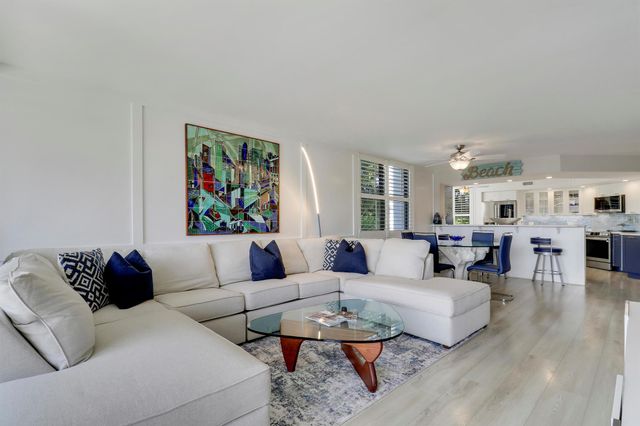 515 Bay Colony Drive N, Juno Beach, FL 33408