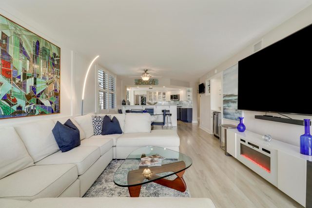 515 Bay Colony Drive N, Juno Beach, FL 33408