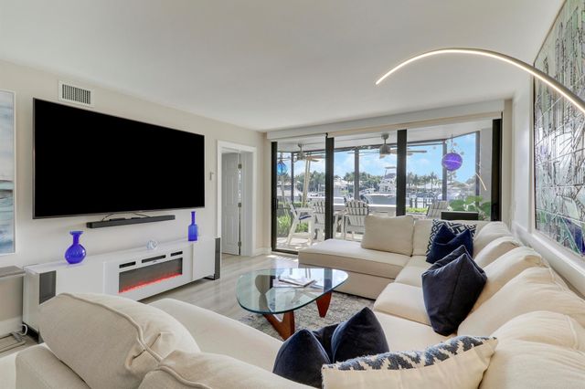 515 Bay Colony Drive N, Juno Beach, FL 33408