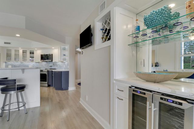 515 Bay Colony Drive N, Juno Beach, FL 33408