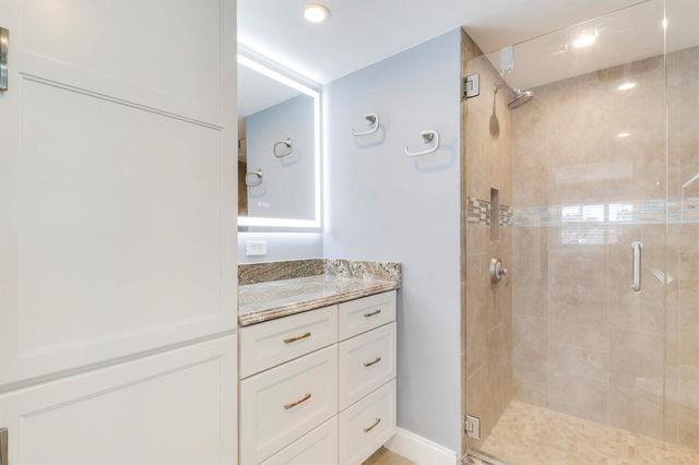 515 Bay Colony Drive N, Juno Beach, FL 33408