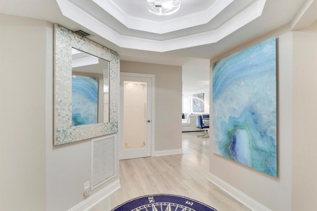 515 Bay Colony Drive N, Juno Beach, FL 33408