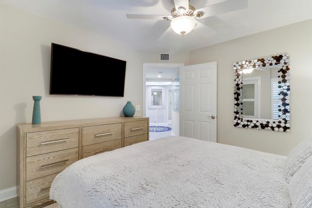 515 Bay Colony Drive N, Juno Beach, FL 33408