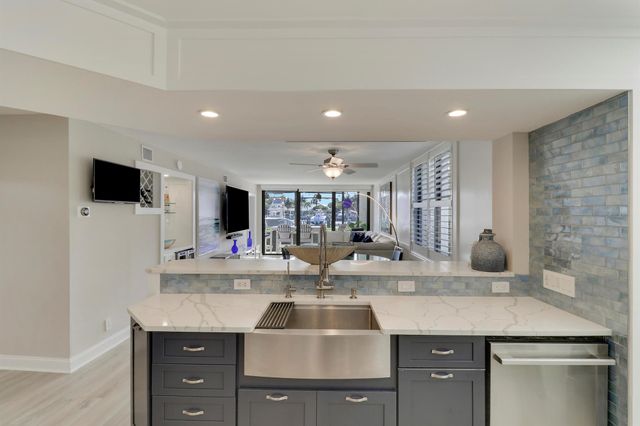 515 Bay Colony Drive N, Juno Beach, FL 33408