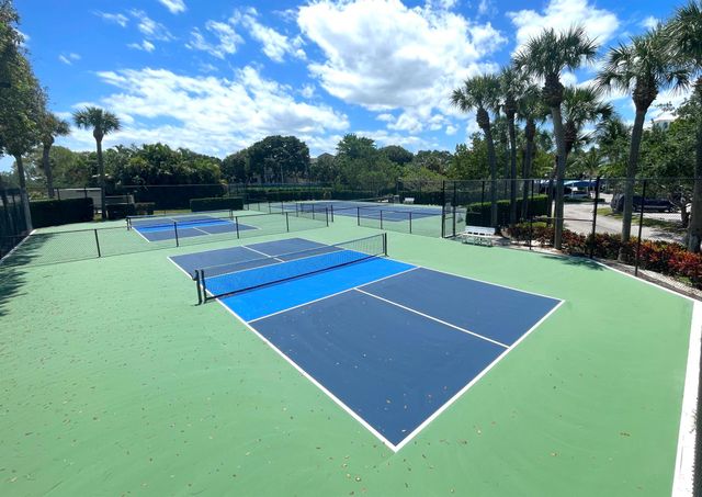 515 Bay Colony Drive N, Juno Beach, FL 33408