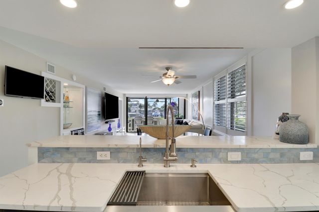 515 Bay Colony Drive N, Juno Beach, FL 33408