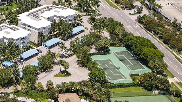 515 Bay Colony Drive N, Juno Beach, FL 33408