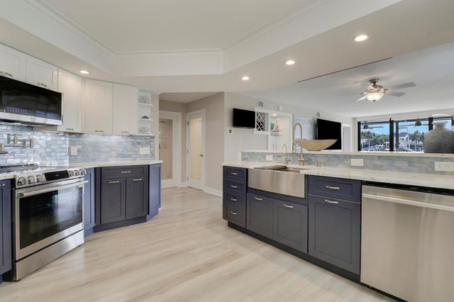 515 Bay Colony Drive N, Juno Beach, FL 33408