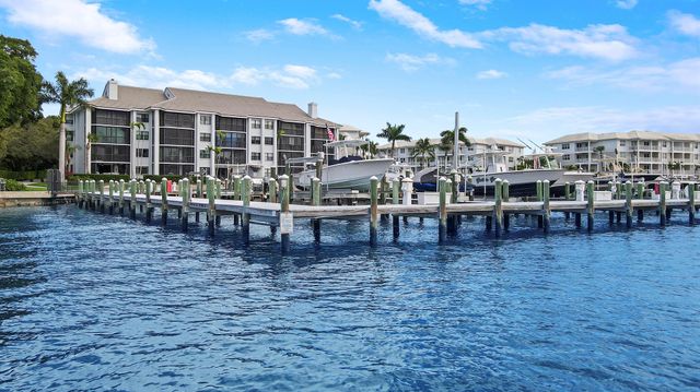 515 Bay Colony Drive N, Juno Beach, FL 33408