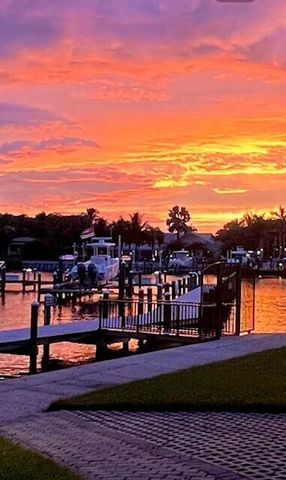 515 Bay Colony Drive N, Juno Beach, FL 33408