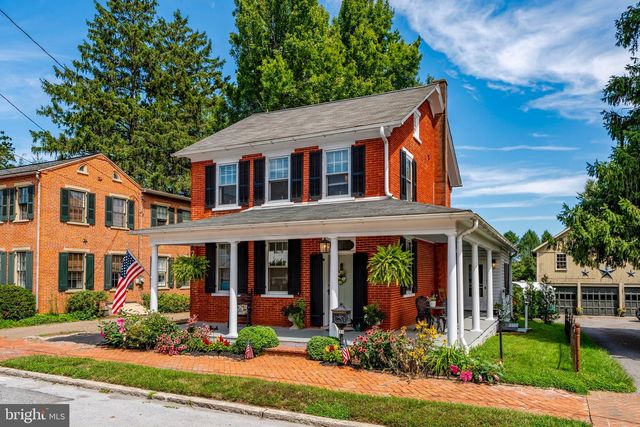 111 E MAIN ST, Strasburg, PA 17579