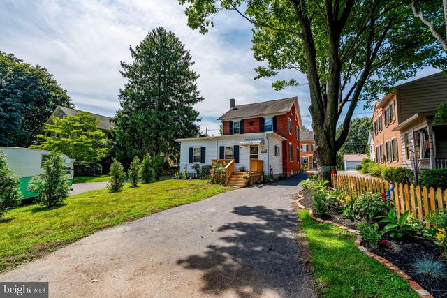 111 E MAIN ST, Strasburg, PA 17579