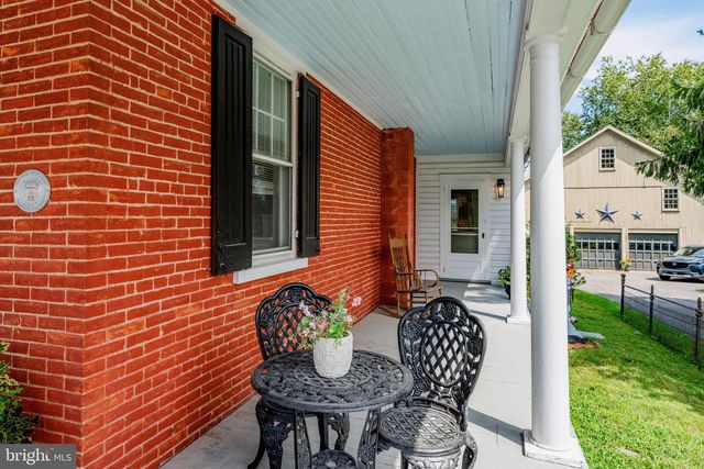 111 E MAIN ST, Strasburg, PA 17579