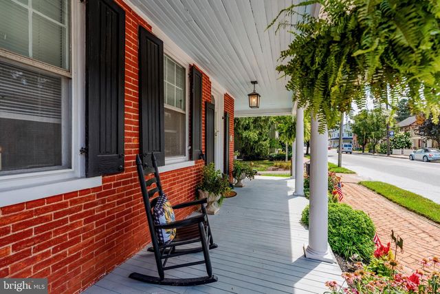 111 E MAIN ST, Strasburg, PA 17579