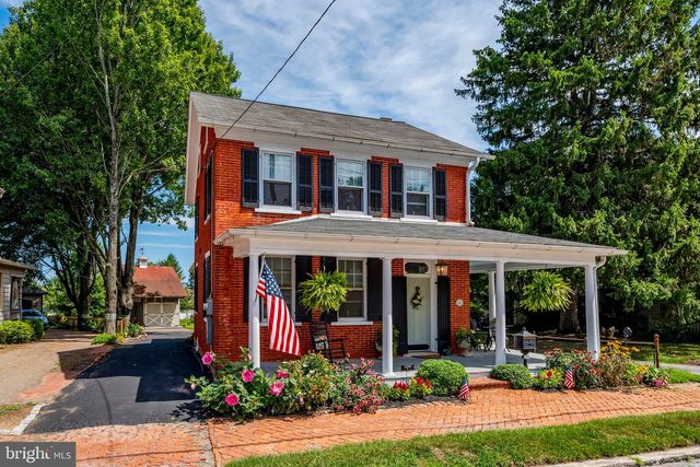 111 E MAIN ST, Strasburg, PA 17579