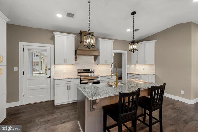 111 E MAIN ST, Strasburg, PA 17579