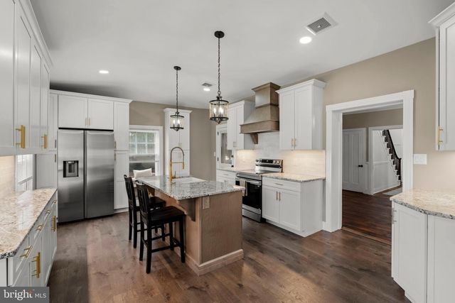 111 E MAIN ST, Strasburg, PA 17579