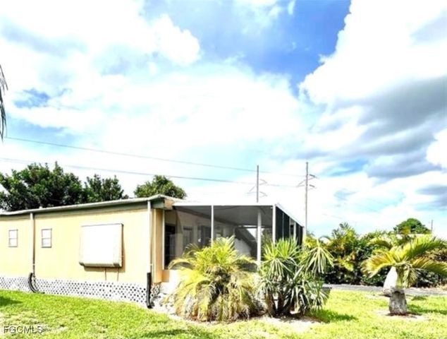 265 Fireball LN, North Fort Myers, FL 33917
