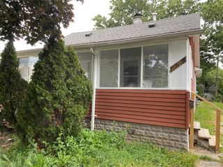 24646 Tuscany Avenue, Eastpointe, MI 48021