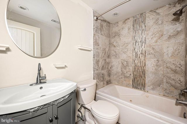 2310 GREENWOOD DR, Lindenwold, NJ 08021